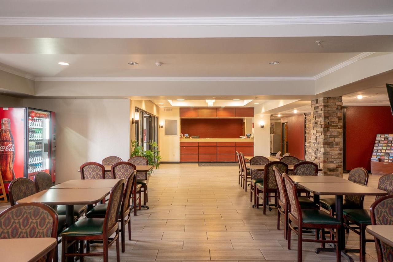 Red Roof Inn & Suites Indianapolis Airport Exterior foto