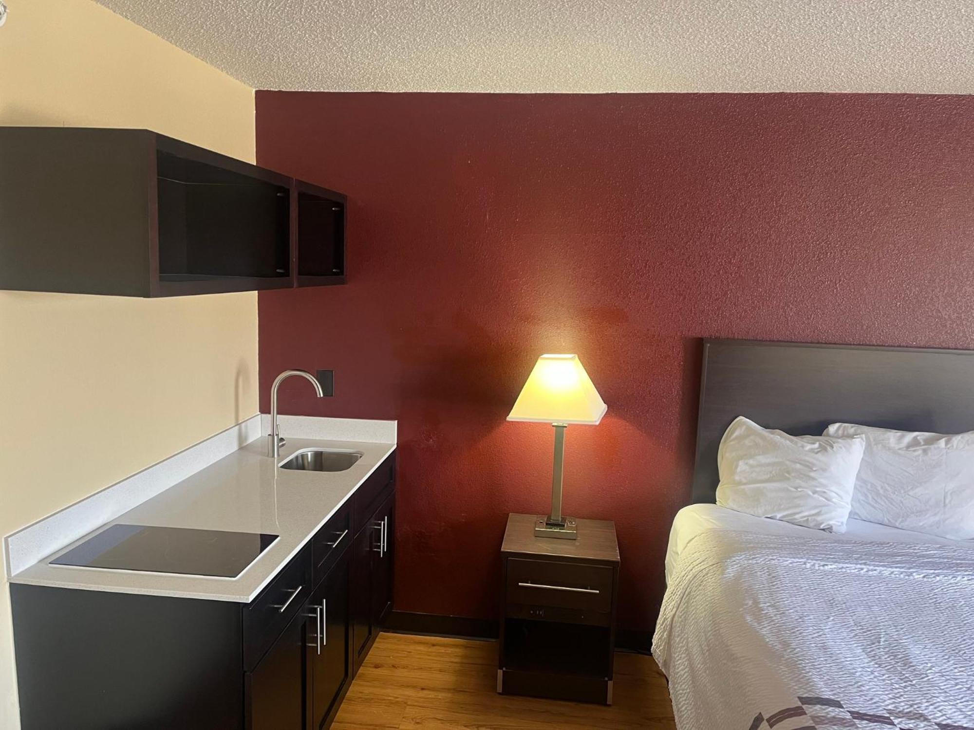 Red Roof Inn & Suites Indianapolis Airport Exterior foto
